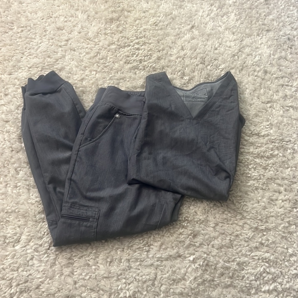 Gray Figs Scrub Set